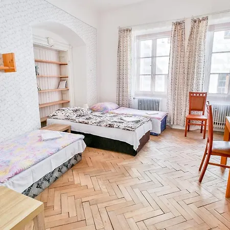 Rodinný Stárkův Dům Hostel Tábor